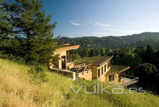 La casa de Mill Valley / McGlashan Arquitectura  Por Nico Saieh. El proyecto de la ladera de Mill Valley es una ...