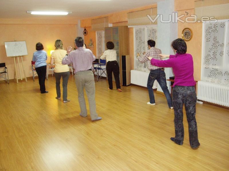 El Tai Chi simboliza una metfora de la creacin, desarrollo y realizacin de la vida. Vamos a representar el ...