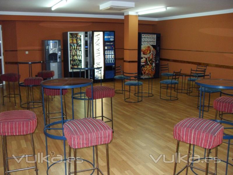 Bar-Cafetera autoservicio 24 horas abierto