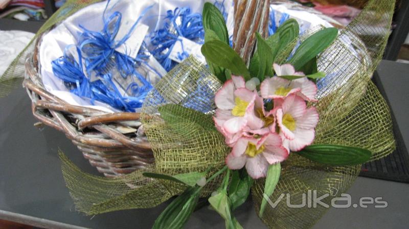 cesta para detalles de boda,bautizo comunin, cedida por 4 estaciones a nuestras clientas