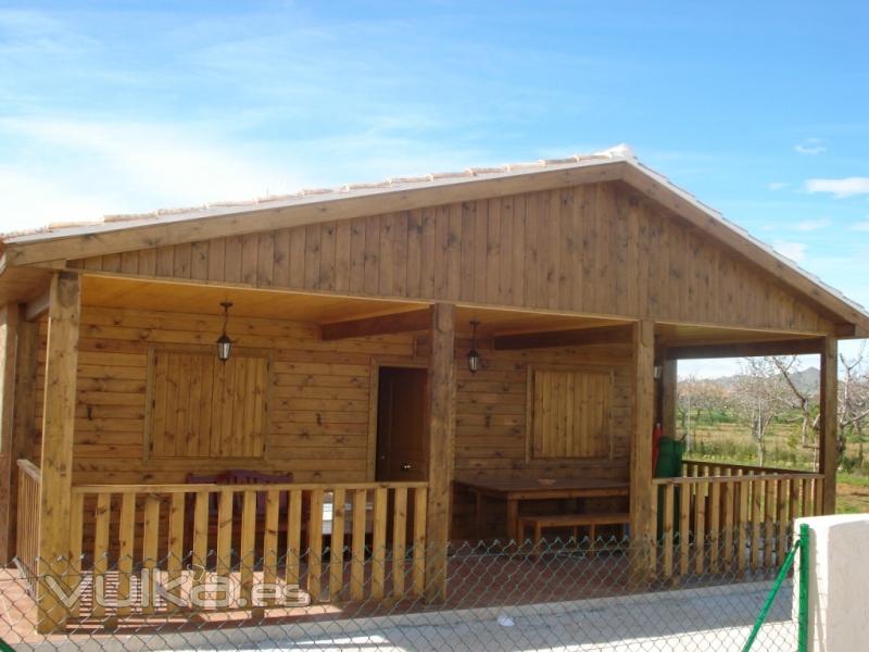 CASA DE MADERA CON REVESTIMIENTO EXTERIOR EN MADERA COLORES DE MADERA A ELEGIR POR CLIENTE