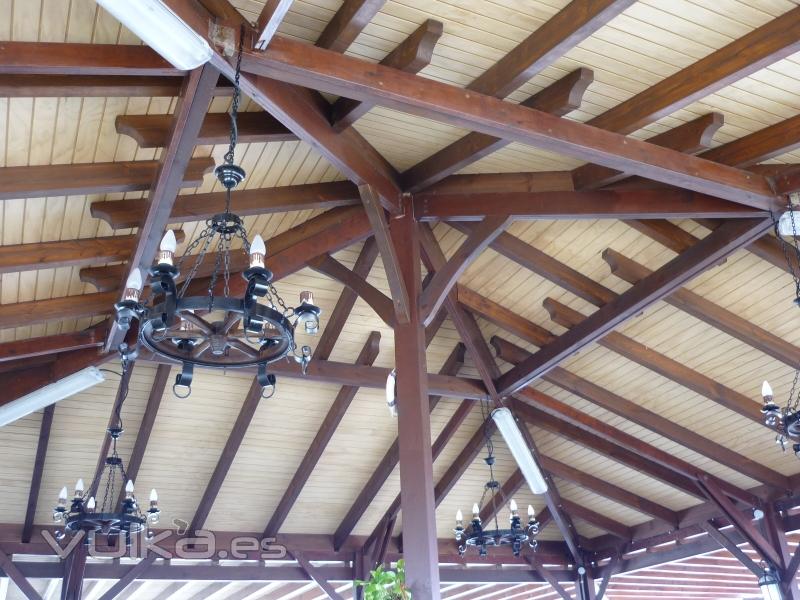Chiringuito de madera, techo de madera