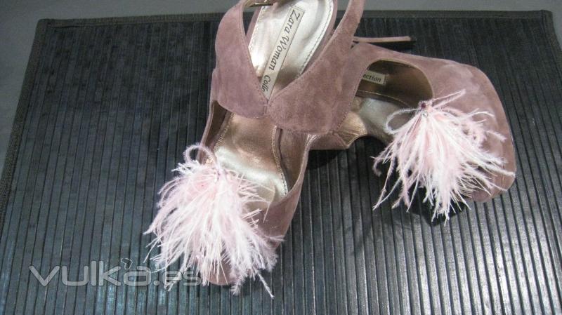 zapatos diseados como el tocado  bison y rosa palo,un conjunto ideal.