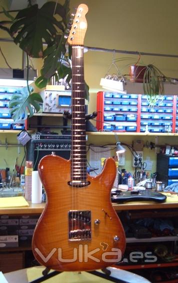 Guitarra montada en el taller para Simo Bosch