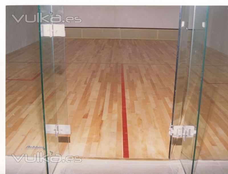 Squash. Parquet deportivo tarima maciza arce americano