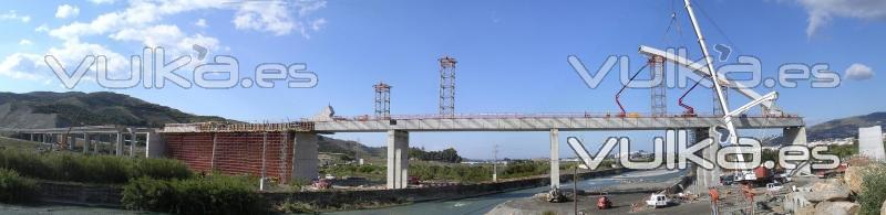 Viaducto de Guadalfeo, Granada. Encofrado de tablero y torres de apeo de arco de RMD Kwikform.