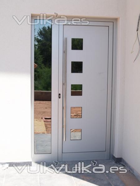 PUERTAS DE CALLE DE CASAS, TORRES Y CHALETS