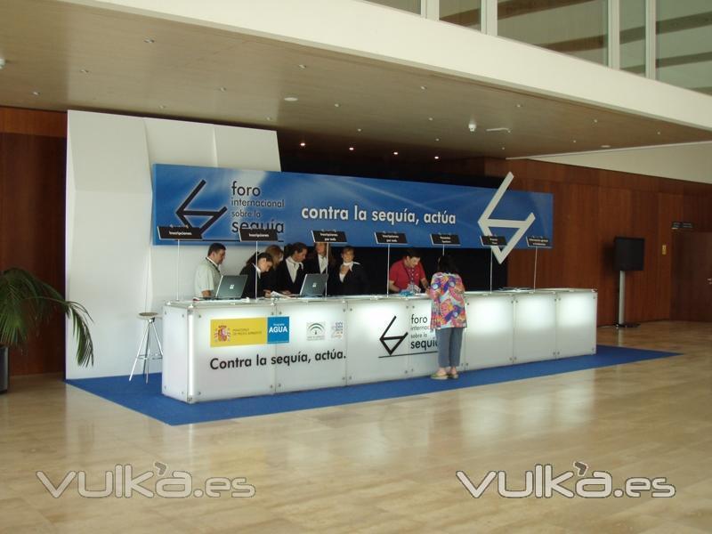 Fondo en lienzo impreso y rotulacin mostrador.  Foro Internacional del Agua - Sevilla