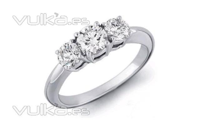 anillo de compromiso con diamantes modelo tres diamantes