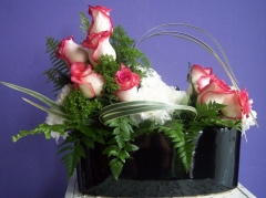 Base ovalada con rosas bicolor