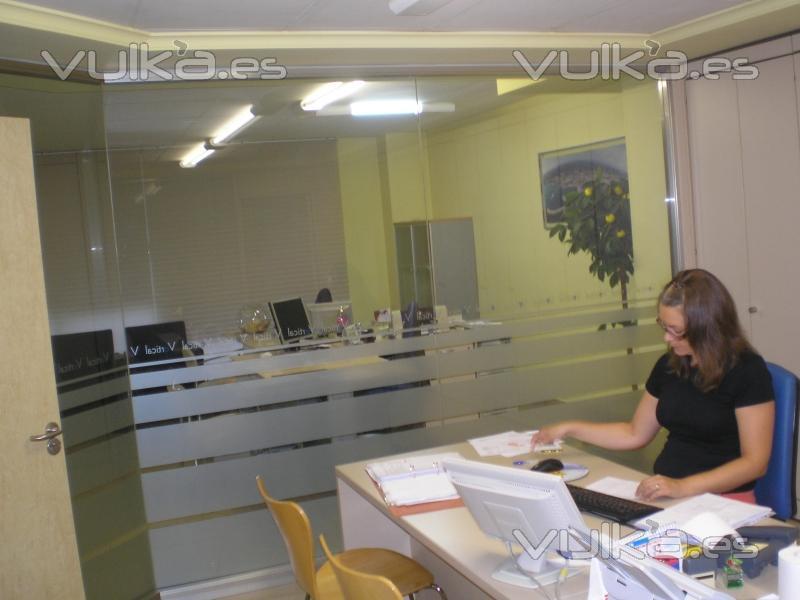 disponemos de amplias y modernas instalaciones con sala de reuniones