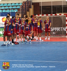 Ftbol club barcelona en el pavimento deportivo sports partner - naxos