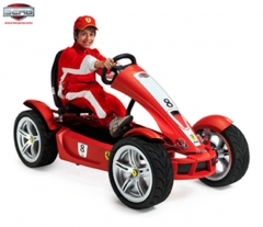 Experimenta la sensacin de ser un piloto de Ferrari. Inspirado en la edicin limitada del supercoche Ferrari FXX. 