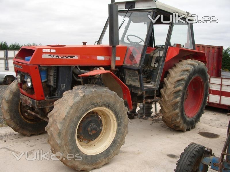 Tractor Ursus destinado a su desguace y posterior venta como recambios