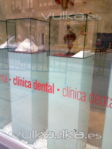 Clínica Dental - Bilbao ( Detalle escaparate)