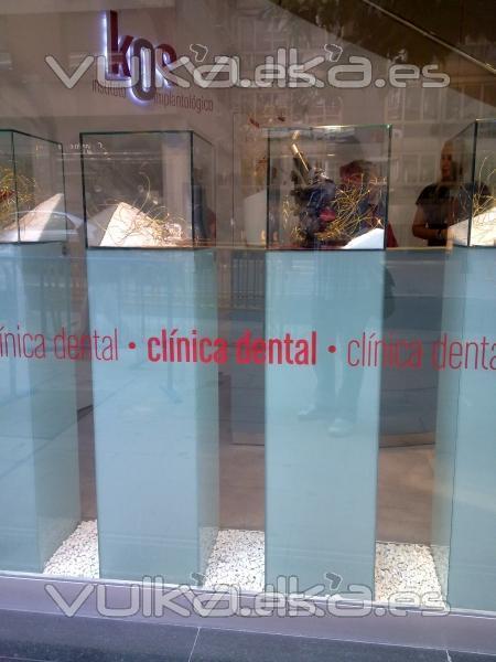 Clnica Dental - Bilbao ( Detalle escaparate)