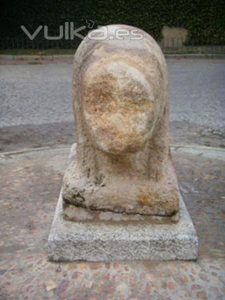 Otra vista del Verraco - siglo I aC - El acto vandalico haba afectado a todo el permetro del monumento. Tras la ...