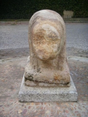 Otra vista del Verraco - siglo I aC - El acto vandalico había afectado a todo el perímetro del monumento. Tras la ...