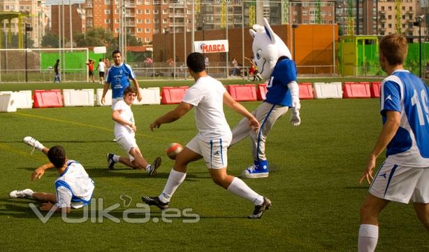 Partido de Football con nuestra particular mascota