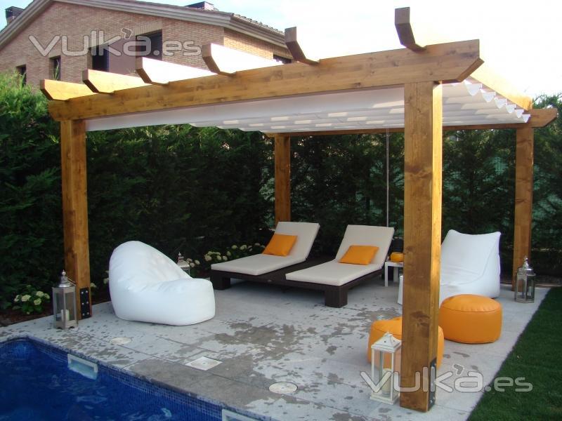 Pergola amb toldo retractil impermeable.Guies ocultes empotrades.