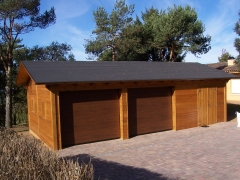 Garatge de fusta.
