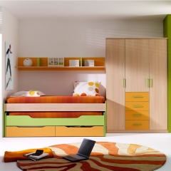 723 euros ------------Habitacion juvenil en haya y naranja compuesto por :  * Cama doble con somier + 2 cajones ...