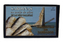 Sardinas en aceite de oliva en lata de 125 grs. ingredientes: sardinas, aceite de oliva y sal.