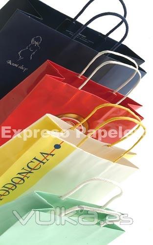 Bolsas de papel en muchos colores