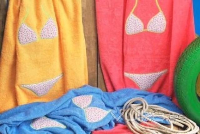 Toalla playa femenina, Creart Osona. Un regalo original, una pieza artesanal y un complemento textil