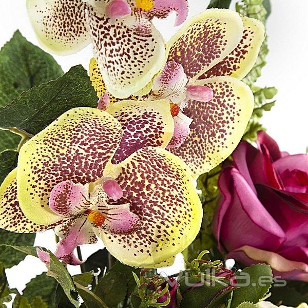 Ramo artificial de flores rosa y phalaenopsis fucsia detalle. lallimona.com