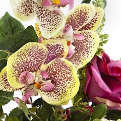 Ramo artificial de flores rosa y phalaenopsis fucsia detalle. lallimona.com