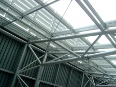 Estructura metalica en cupula acristalada