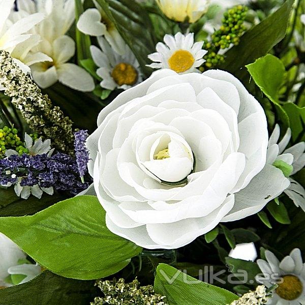 Bouquet artificial de flores ranunculo margaritas blanco detalle en lallimona.com