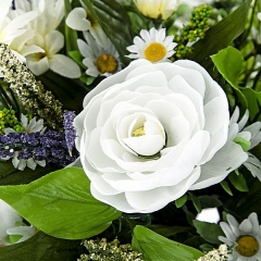 Bouquet artificial de flores ranunculo margaritas blanco detalle en lallimona.com