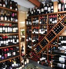 Cava de vinos con más de 500 referencias