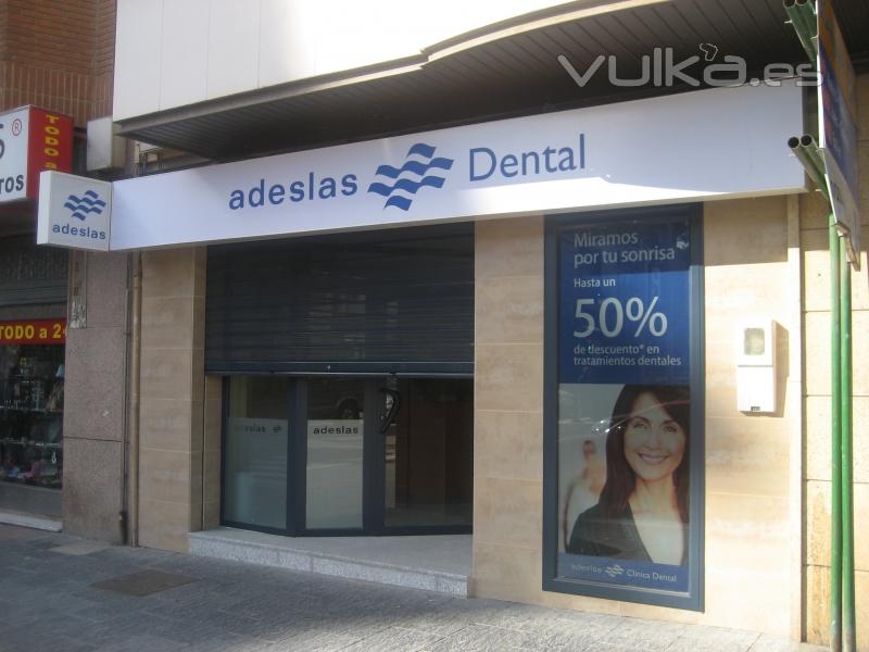 Fachada Clnica ADESLAS DENTAL Linares.2009