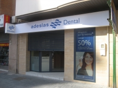 Fachada clnica adeslas dental linares.2009