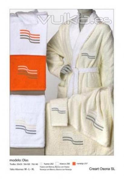 Albornoces y toallas bordados, Creart Osona. Un regalo original, una pieza artesanal y un complement