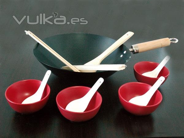 Juego de wok con utensilios
