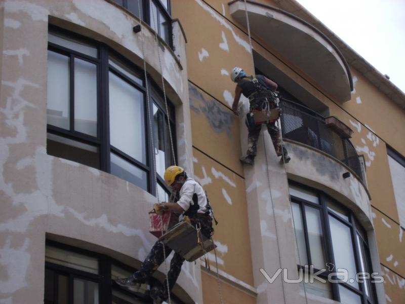 Reparaciones con morteros especiales sin andamios.