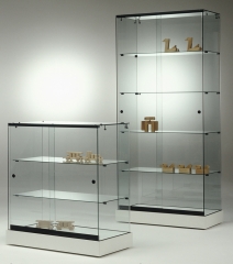 Vitrinas de vidrio para exposiciones, base melamina, puertas correderas serie economica