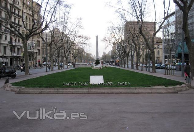 Jardinets de Paseo de Gracia junto a los que se halla la ACSA