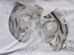 Detalle camiseta mascaras pintada a mano con pinturas de alta calidad