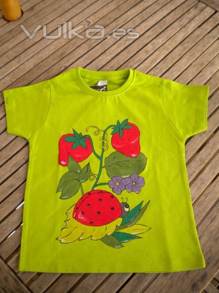 Camiseta Mariquita. Pintada a mano con pintura textil de alta calidad