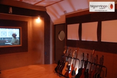 Sala de grabación principal acondicionada técnica y acústicamente para cualquier producción sonora.