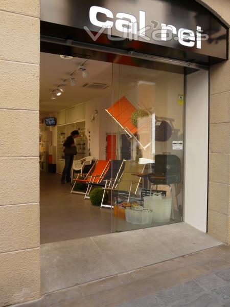 Cemento pulido Mineral Deco en suelo comercio Cal Rei en Figueres