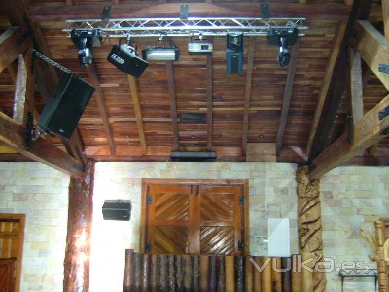 INSTALACION DE SONIDO E ILUMINACION REALIZADA EN DISCOTECA DAIKIRI (PEDRERA)