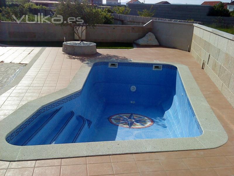 Piscina Modelo Viena recubierta con Gresite y dibujo en el fondo