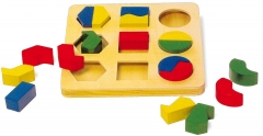 Juguetes de madera www.giocojuguetes.com. puzle para meter piezas geomtricas