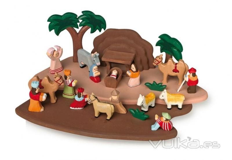 juguetes de madera www.giocojuguetes.com. Nacimiento con piezas talladas a mano